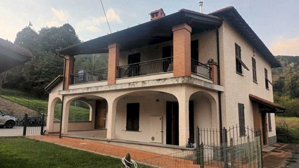casa indipendente in vendita a Ronco Scrivia in zona Borgo Fornari