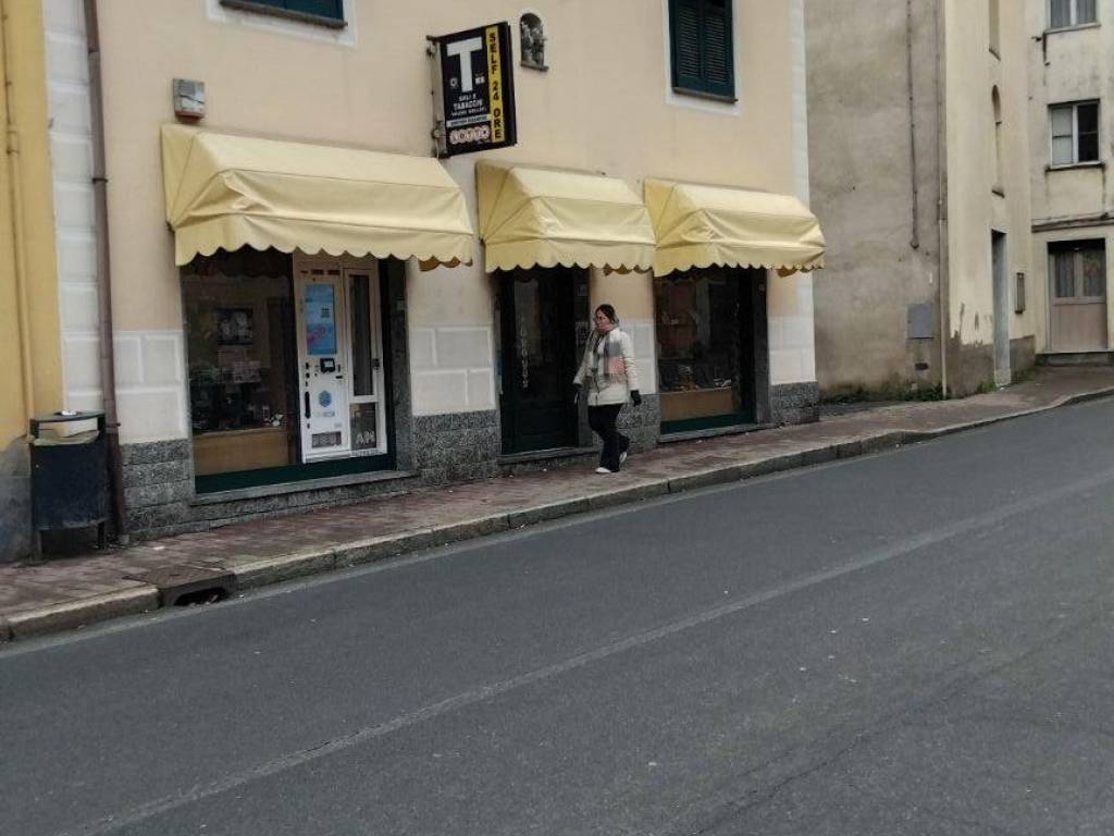 negozio in vendita a Ronco Scrivia in zona Borgo Fornari