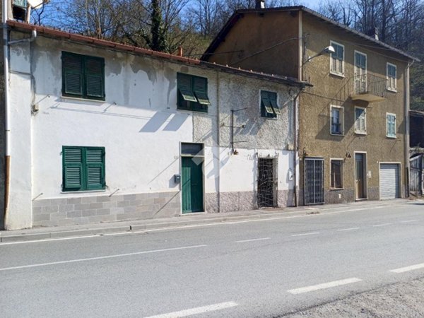 pentavano in vendita a Ronco Scrivia in zona Borgo Fornari