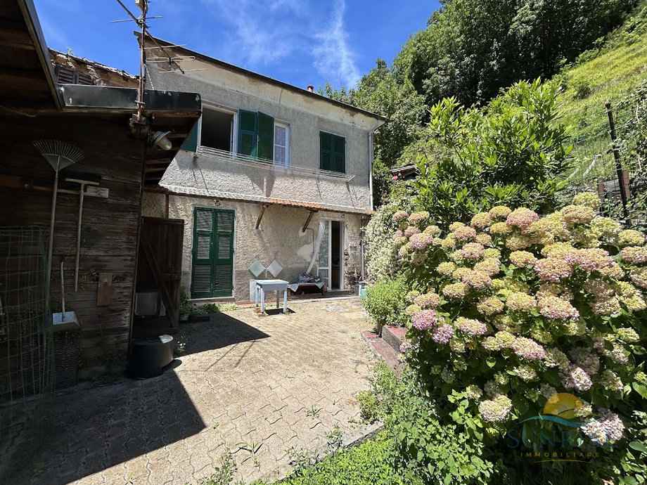 casa indipendente in vendita a Ronco Scrivia in zona Borgo Fornari