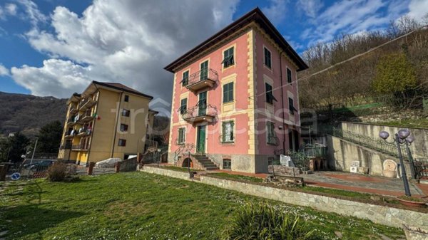 casa indipendente in vendita a Ronco Scrivia in zona Borgo Fornari