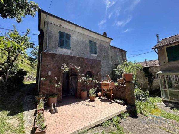 casa indipendente in vendita a Ronco Scrivia in zona Borgo Fornari