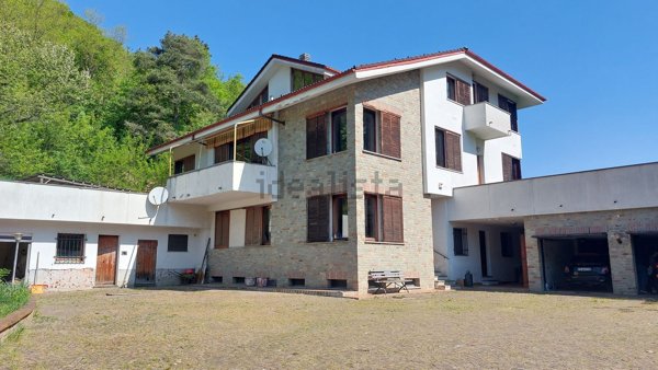 casa indipendente in vendita a Rossiglione