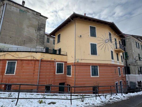 casa indipendente in vendita a Rossiglione