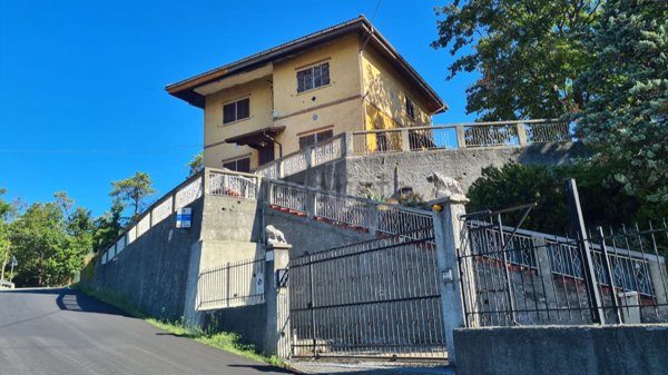 casa indipendente in vendita a Rossiglione