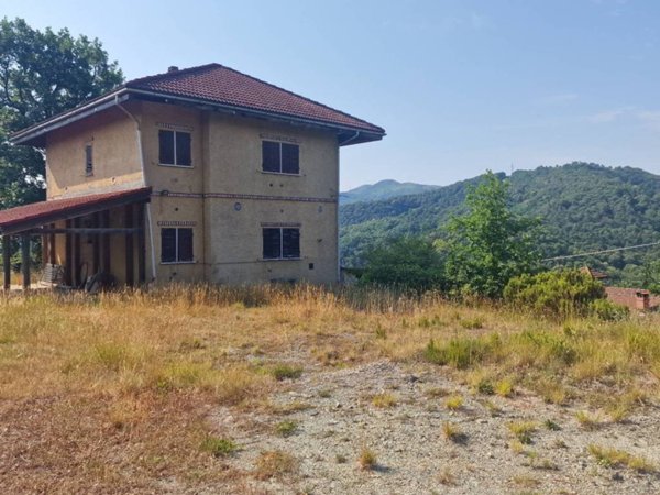 casa indipendente in vendita a Rossiglione
