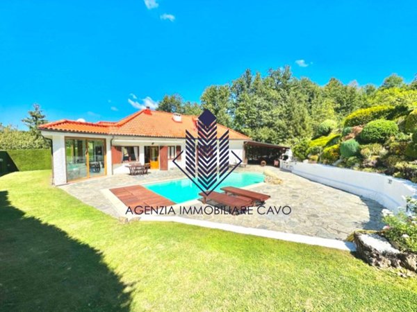 casa indipendente in vendita a Rovegno in zona Pietranera