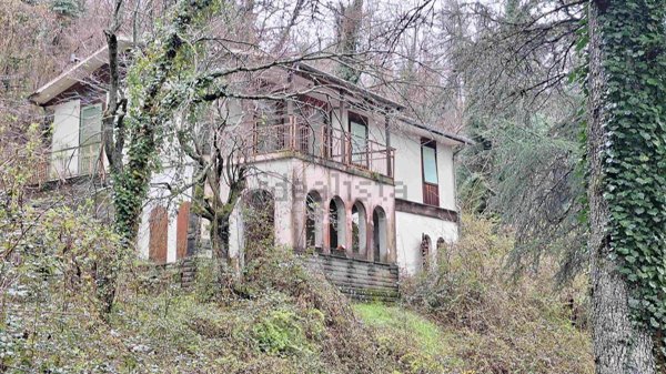 casa indipendente in vendita a Rovegno