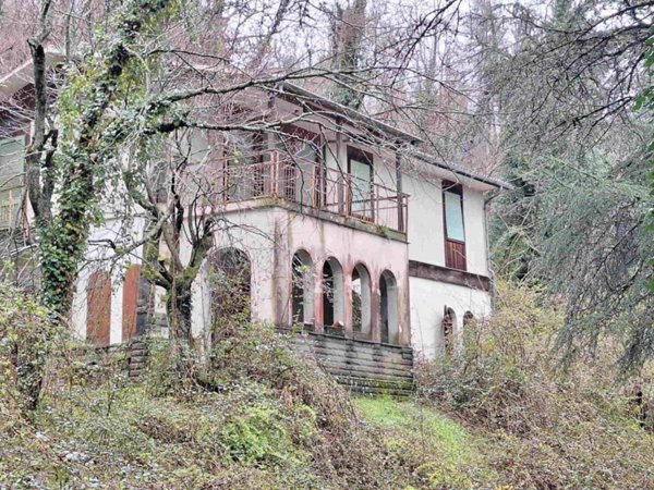 casa indipendente in vendita a Rovegno
