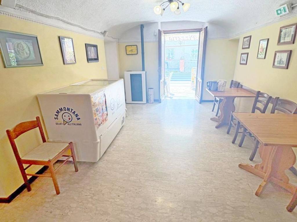 negozio in vendita a Rovegno in zona Isola