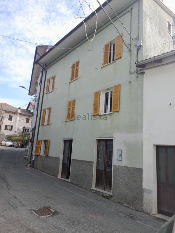 casa indipendente in vendita a Rovegno