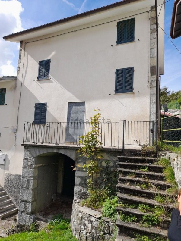 appartamento in vendita a Rovegno in zona Casanova