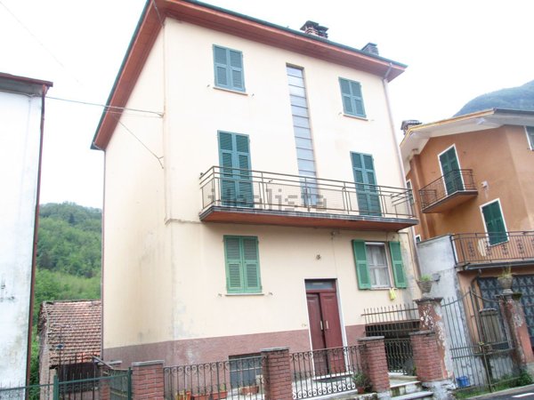 appartamento in vendita a Rovegno in zona Isola