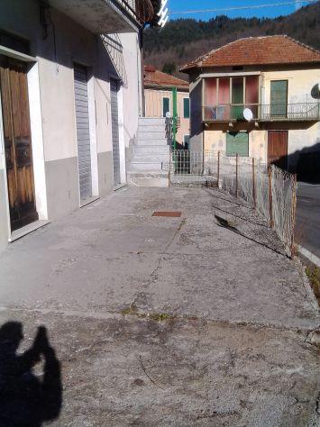 appartamento in vendita a Rovegno in zona Loco