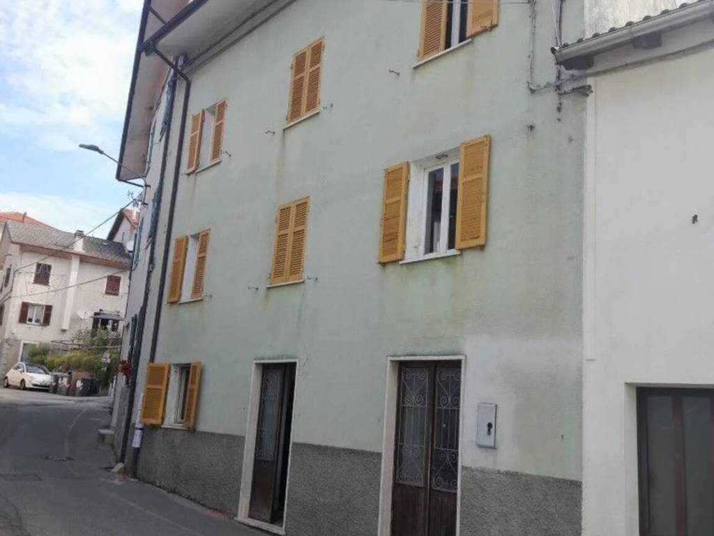 casa indipendente in vendita a Rovegno