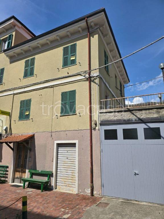 appartamento in vendita a Rovegno in zona Isola