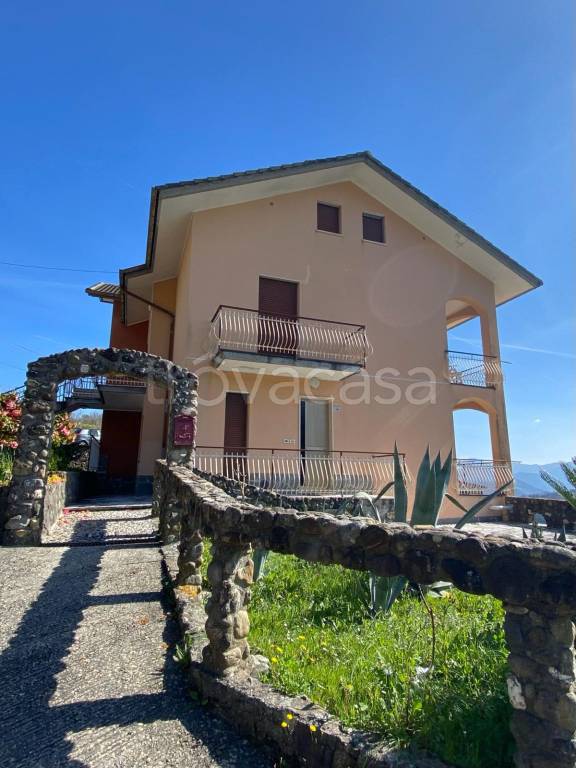 casa indipendente in vendita a San Colombano Certenoli