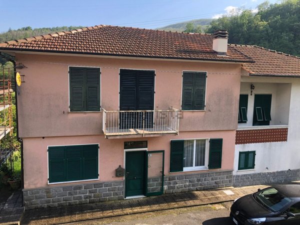 casa indipendente in vendita a San Colombano Certenoli