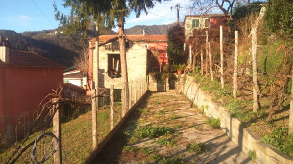 casa indipendente in vendita a San Colombano Certenoli