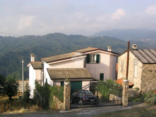 casa indipendente in vendita a San Colombano Certenoli