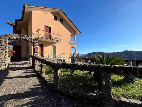 casa indipendente in vendita a San Colombano Certenoli in zona Aveggio