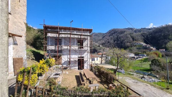 casale in vendita a San Colombano Certenoli