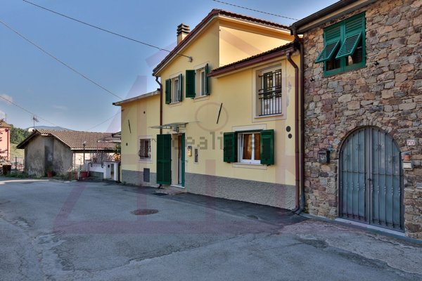casa indipendente in vendita a San Colombano Certenoli