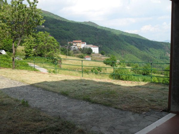 casa indipendente in vendita a San Colombano Certenoli in zona Cichero