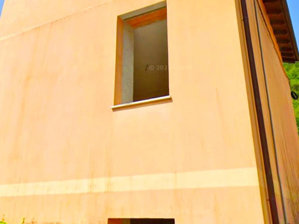 casa indipendente in vendita a San Colombano Certenoli in zona Calvari