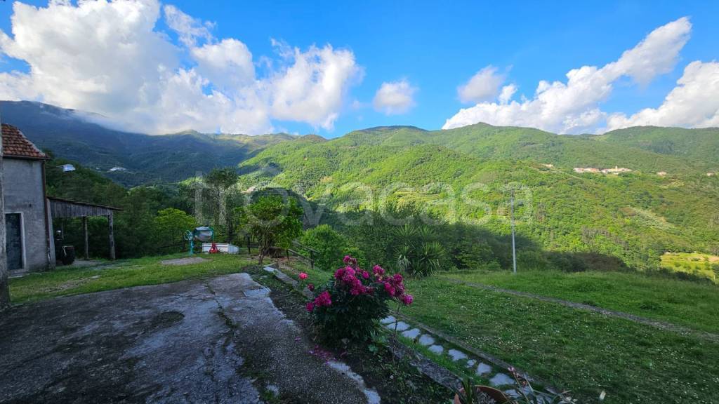 appartamento in vendita a San Colombano Certenoli in zona Cichero