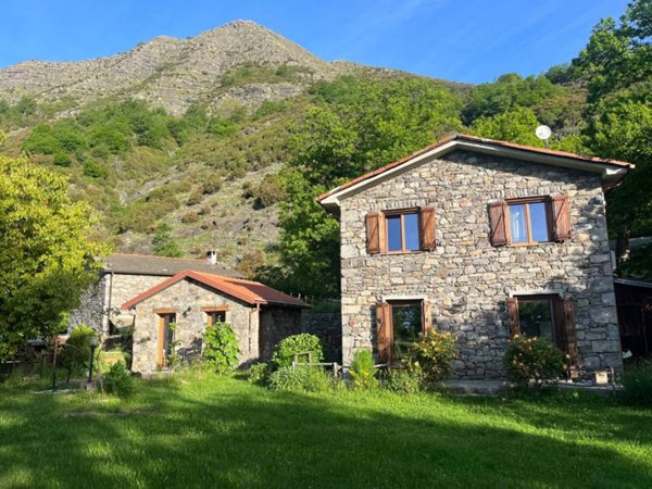 casa indipendente in vendita a San Colombano Certenoli in zona Cichero