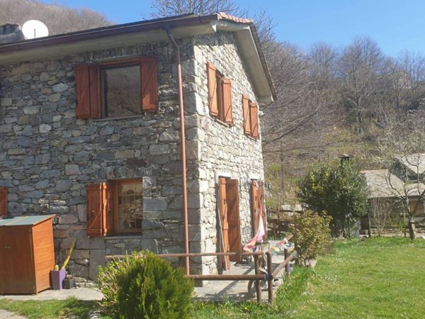 casa indipendente in vendita a San Colombano Certenoli in zona Cichero
