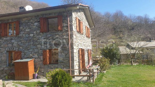 casa indipendente in vendita a San Colombano Certenoli in zona Cichero
