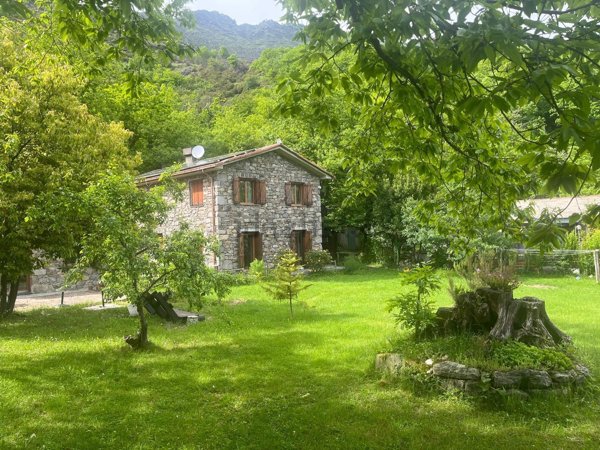 casa indipendente in vendita a San Colombano Certenoli