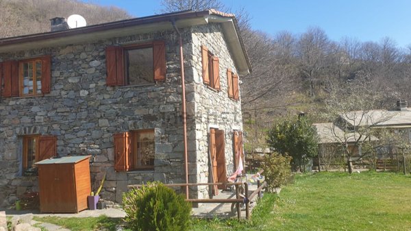 casa indipendente in vendita a San Colombano Certenoli