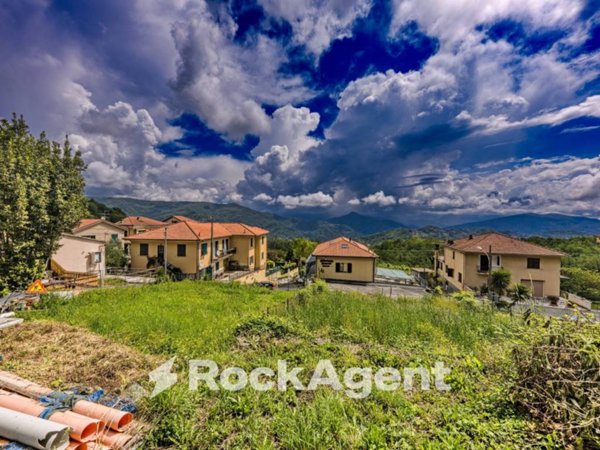 casa indipendente in vendita a San Colombano Certenoli