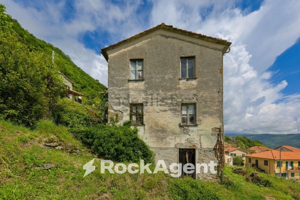 casa indipendente in vendita a San Colombano Certenoli