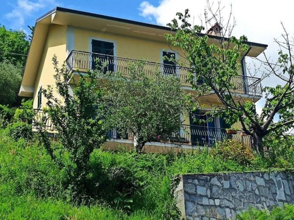 casa indipendente in vendita a San Colombano Certenoli