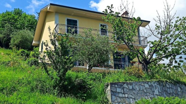 casa indipendente in vendita a San Colombano Certenoli
