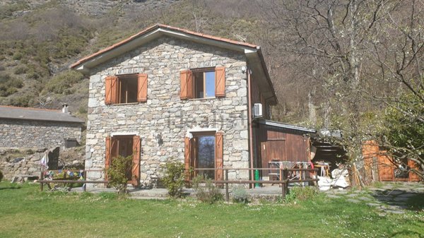 casa indipendente in vendita a San Colombano Certenoli