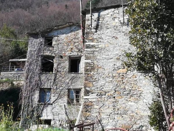 casa indipendente in vendita a San Colombano Certenoli