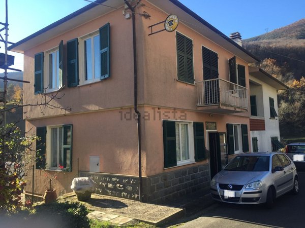 esavano in vendita a San Colombano Certenoli in zona Cichero