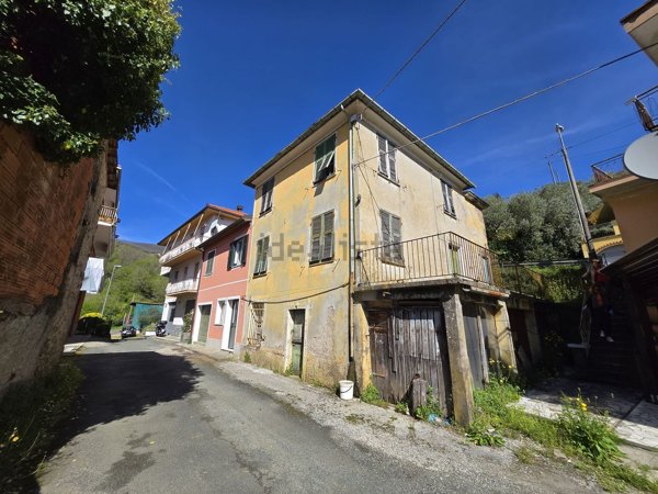 casa indipendente in vendita a San Colombano Certenoli in zona Cichero