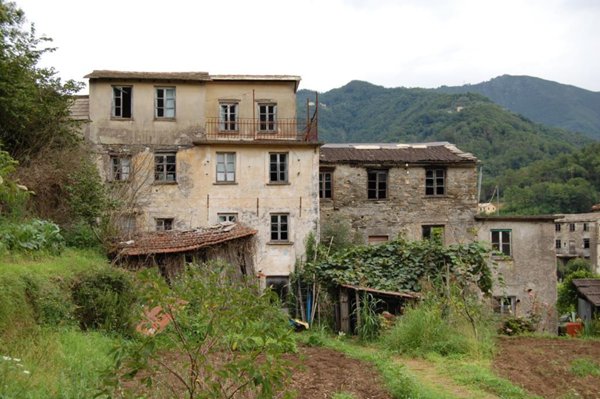 casa indipendente in vendita a San Colombano Certenoli in zona Calvari