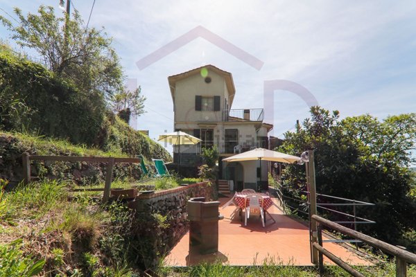 casa indipendente in vendita a San Colombano Certenoli