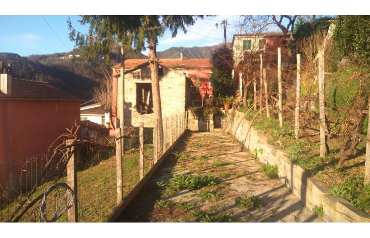 casa indipendente in vendita a San Colombano Certenoli