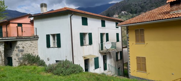 casa indipendente in vendita a San Colombano Certenoli in zona Cichero