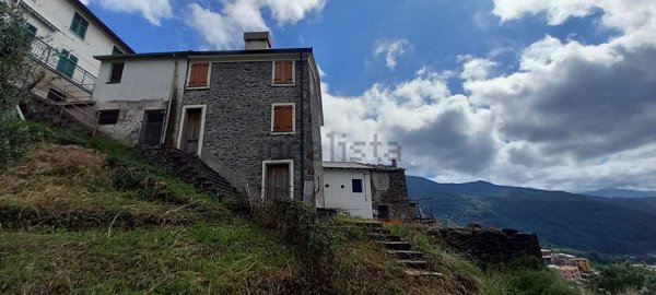 casa semindipendente in vendita a San Colombano Certenoli in zona Cichero