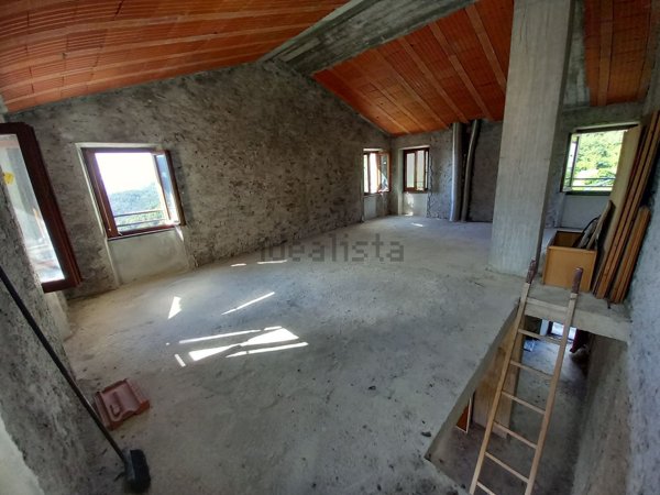 casa semindipendente in vendita a San Colombano Certenoli in zona Cichero