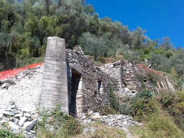 casa indipendente in vendita a San Colombano Certenoli